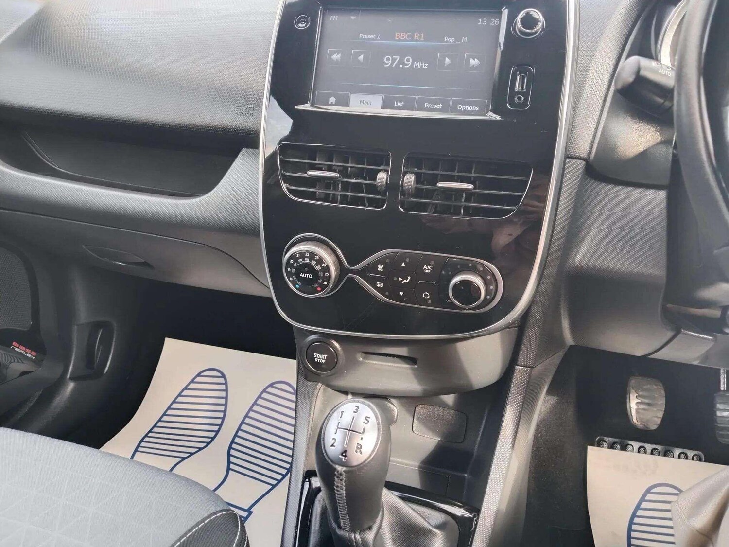 Used Renault Clio 2015 for sale - 76186984: Photo 28