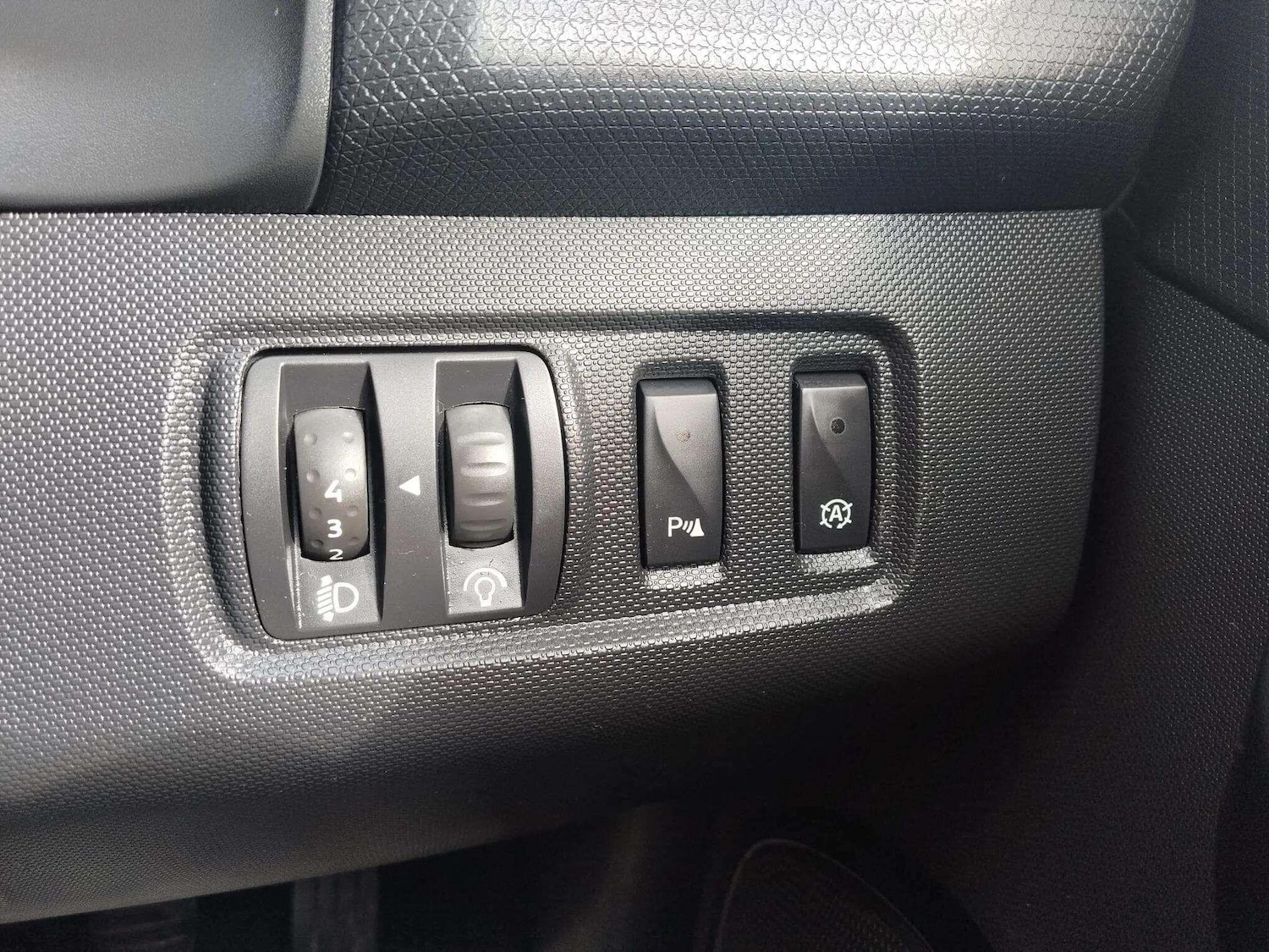 Used Renault Clio 2015 for sale - 76186984: Photo 31