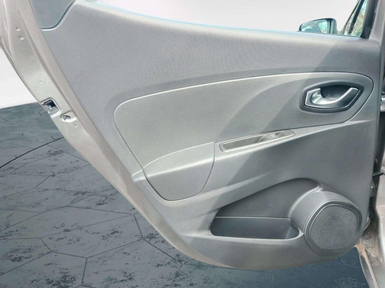 Used Renault Clio 2015 for sale - 76186984: Photo 33