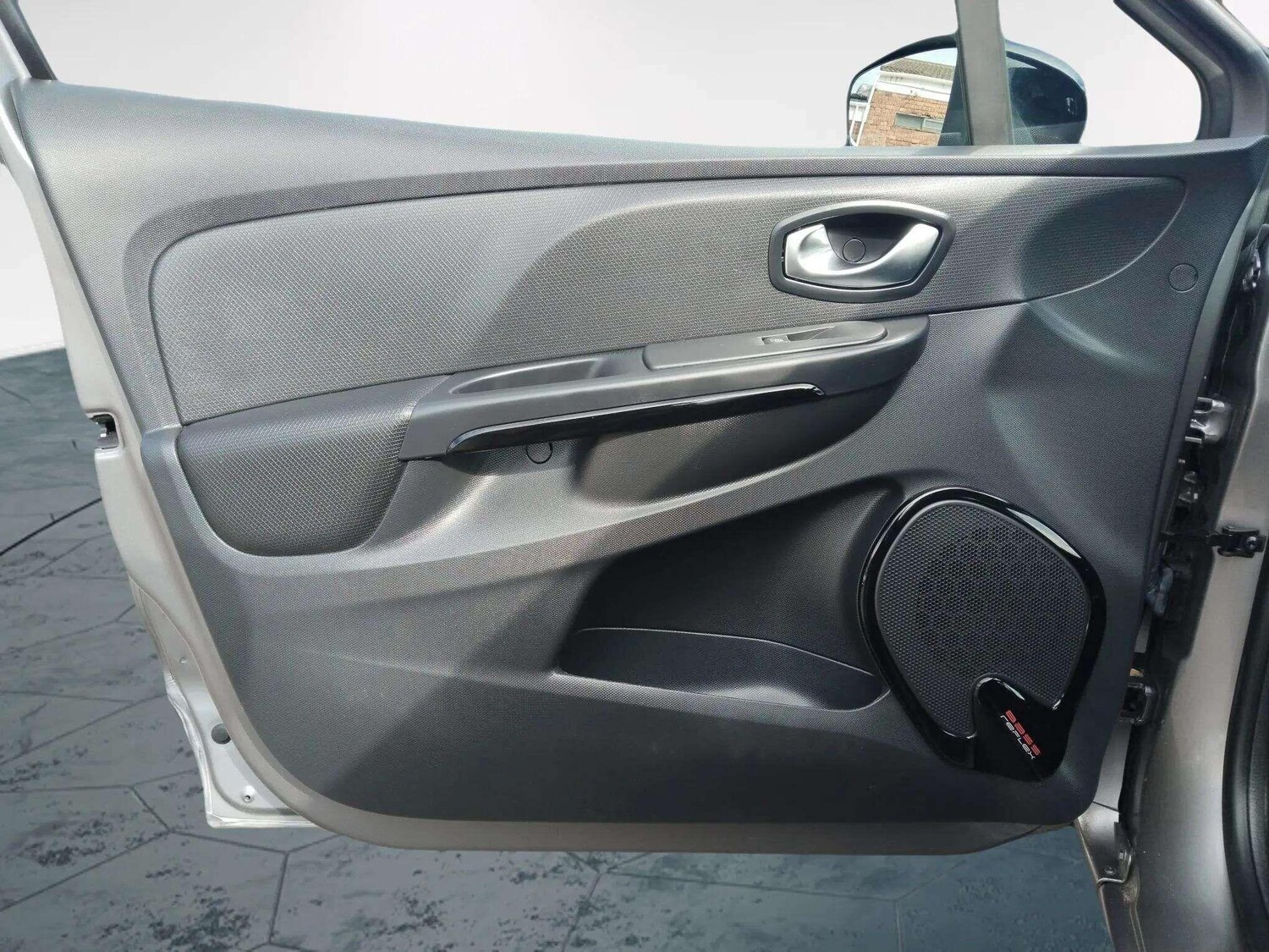 Used Renault Clio 2015 for sale - 76186984: Photo 34