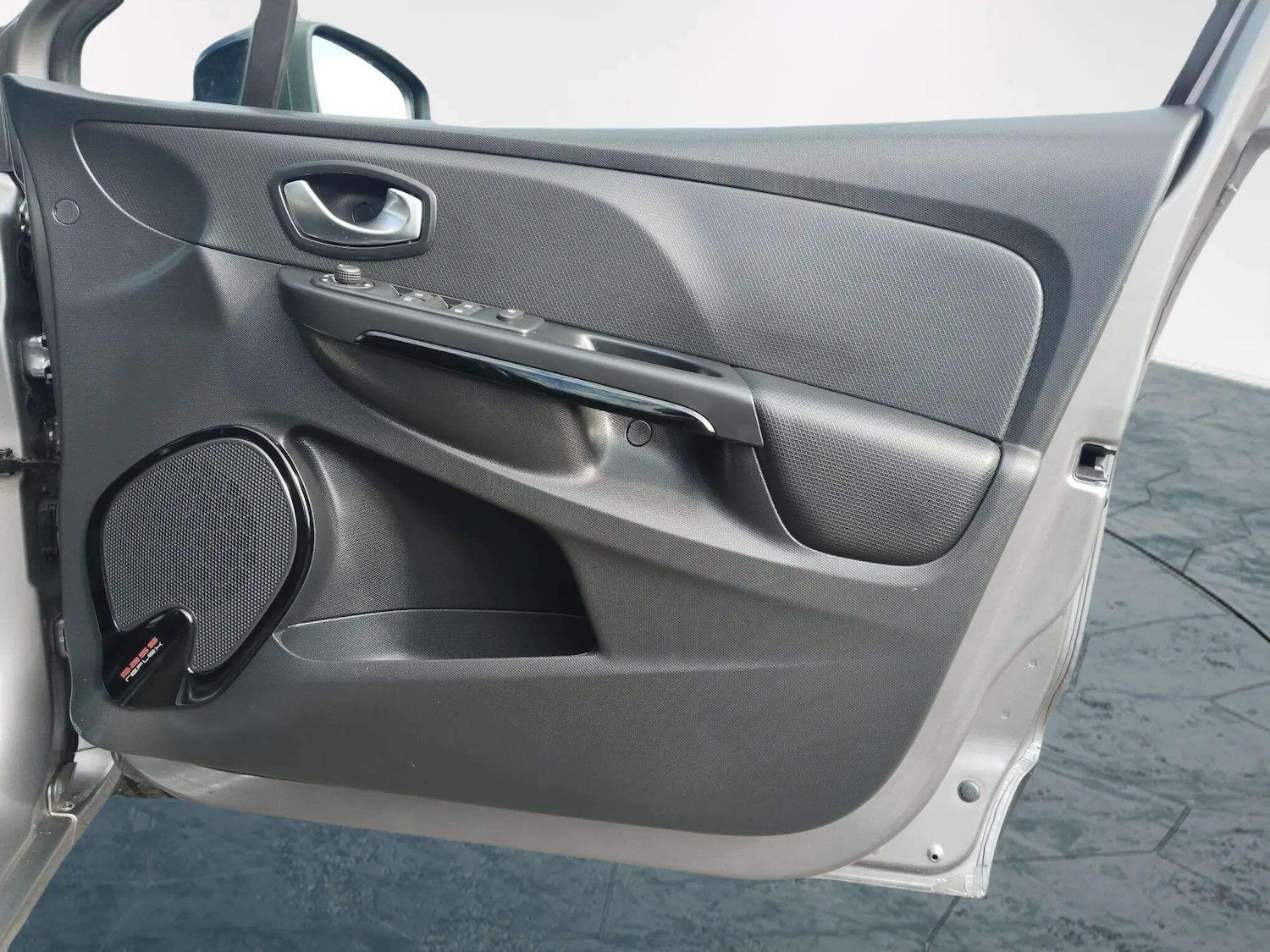 Used Renault Clio 2015 for sale - 76186984: Photo 35