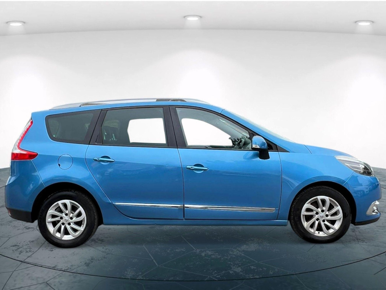 Used Renault Grand Scenic 2015 for sale - 76186883: Photo 3