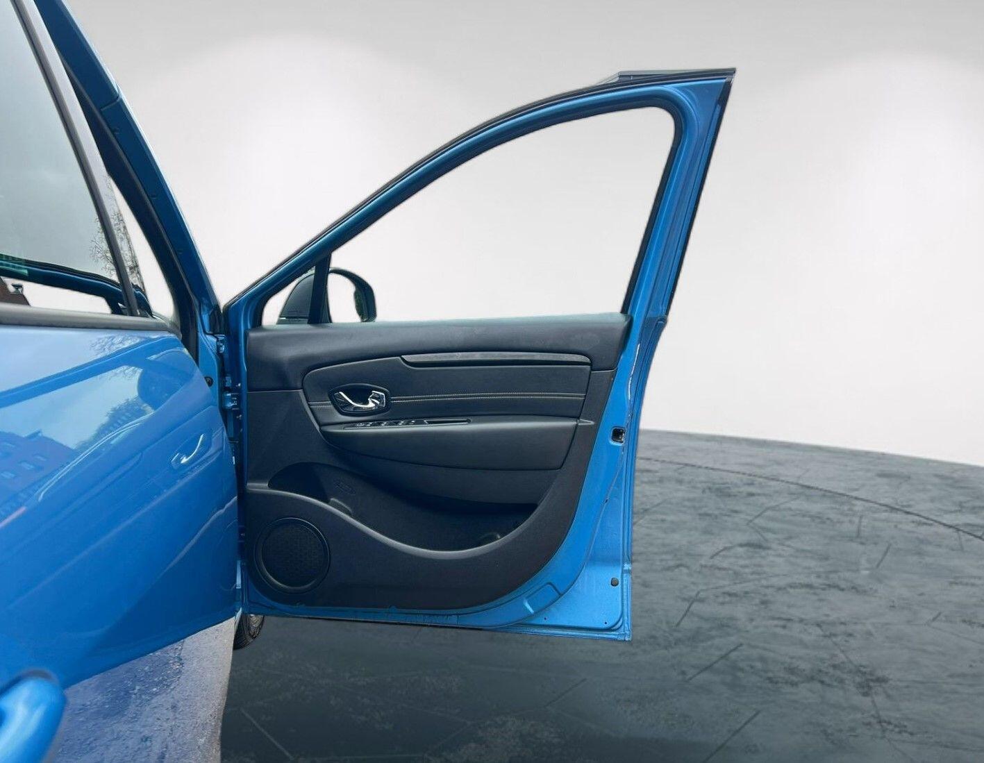 Used Renault Grand Scenic 2015 for sale - 76186883: Photo 44