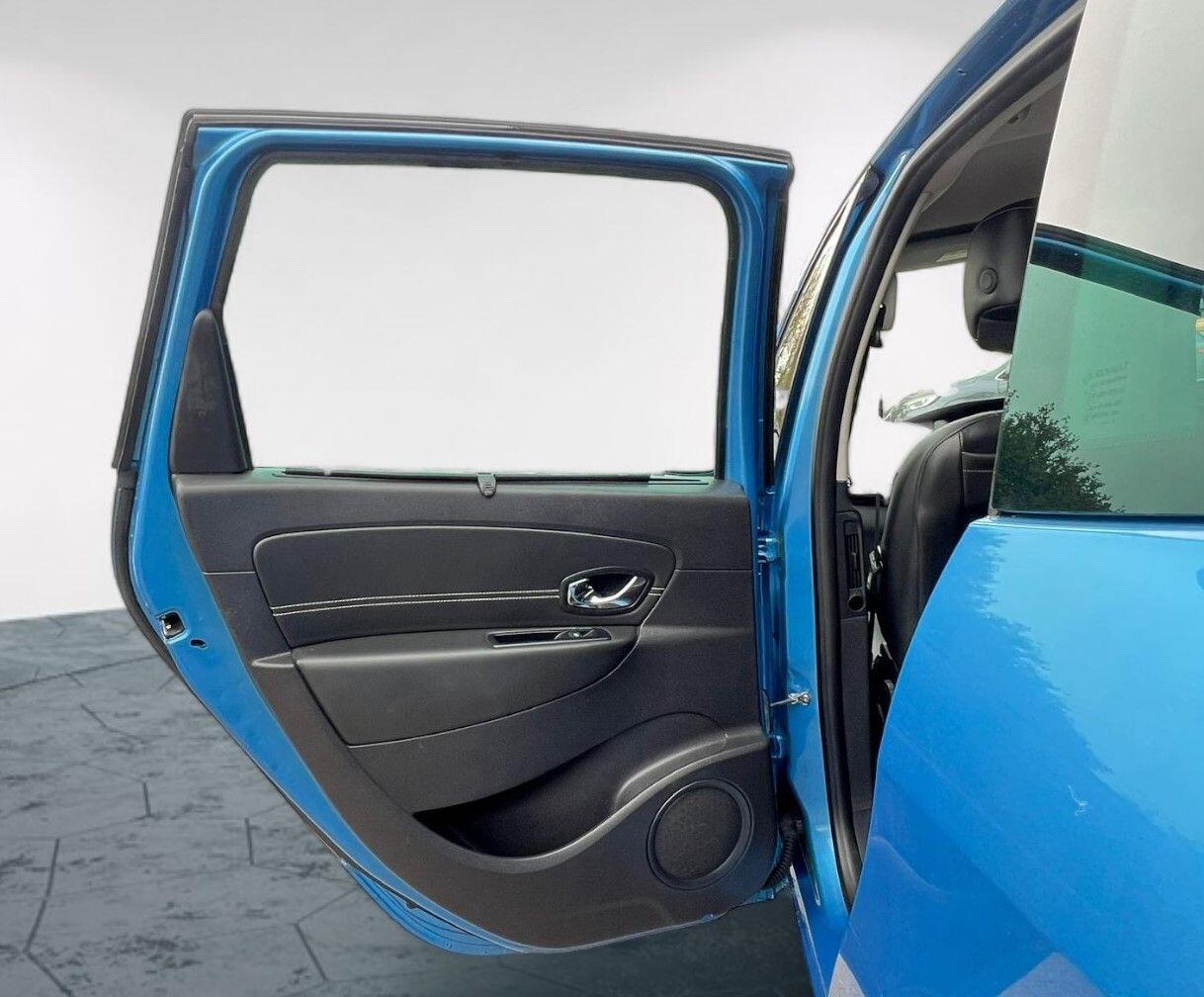 Used Renault Grand Scenic 2015 for sale - 76186883: Photo 46