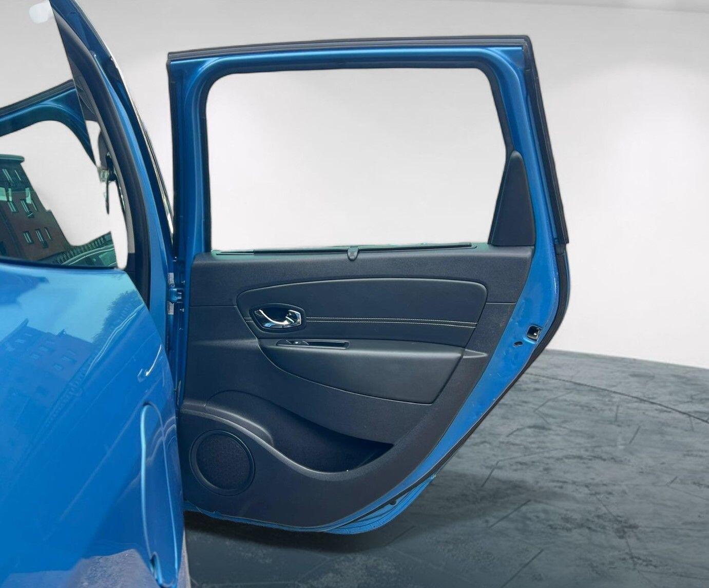 Used Renault Grand Scenic 2015 for sale - 76186883: Photo 47