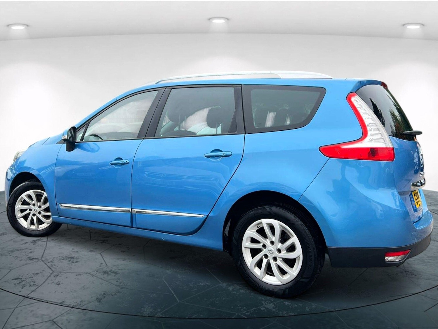 Used Renault Grand Scenic 2015 for sale - 76186883: Photo 7