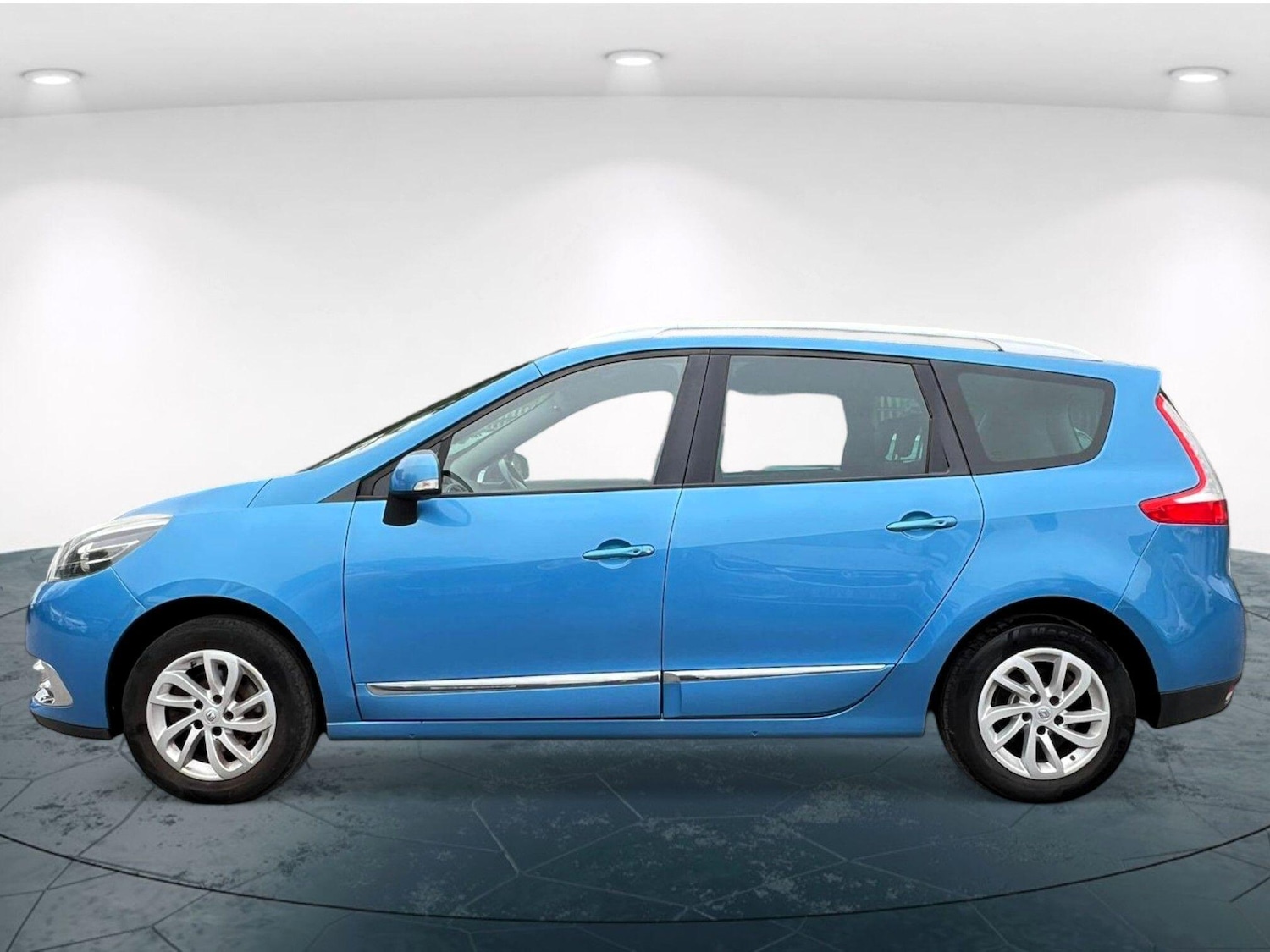 Used Renault Grand Scenic 2015 for sale - 76186883: Photo 8
