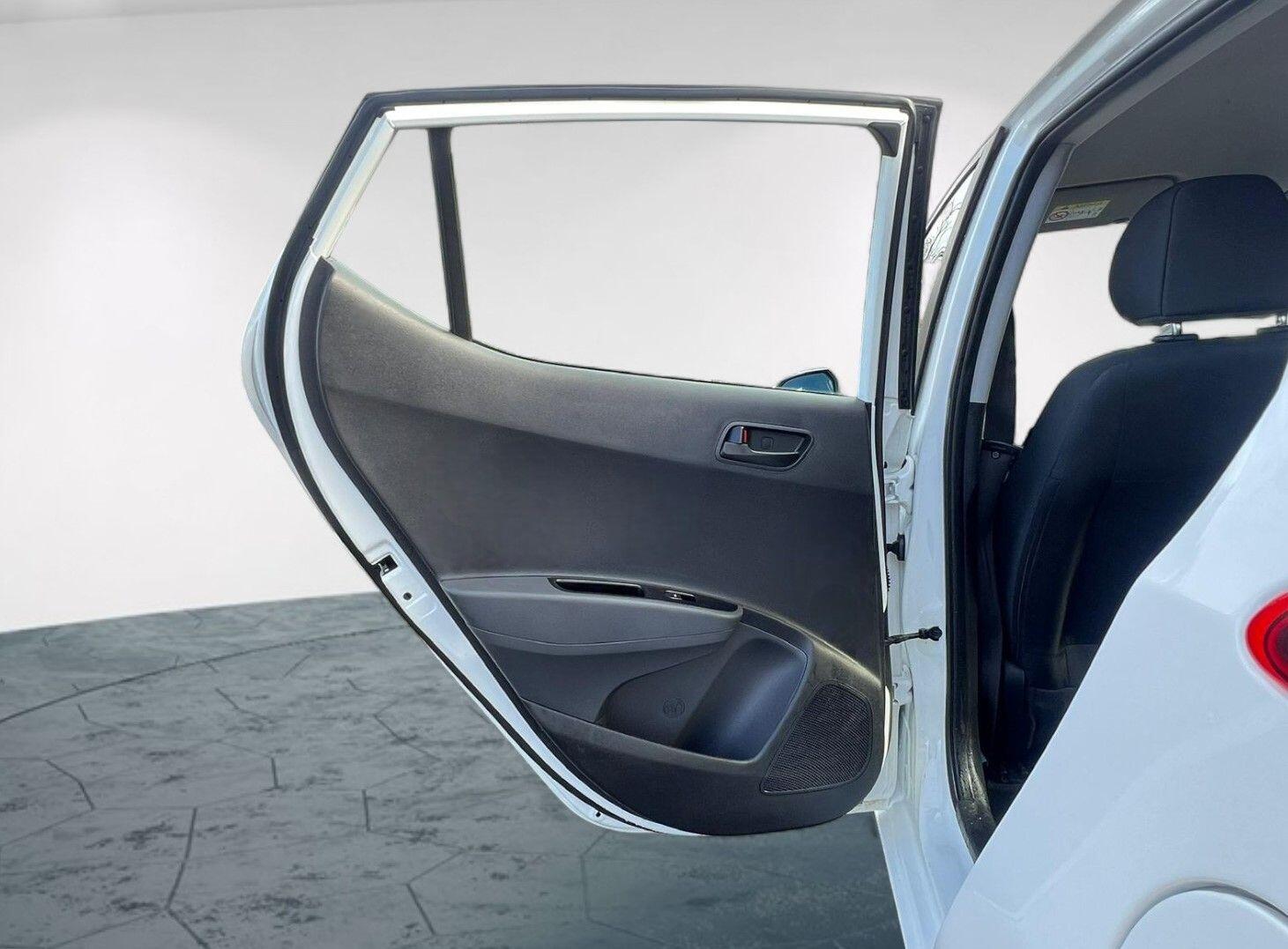 Used Hyundai i10 2019 for sale - 76328863: Photo 16