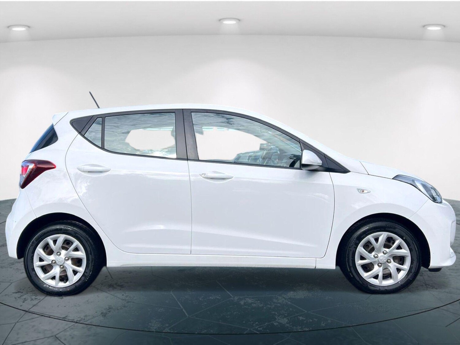 Used Hyundai i10 2019 for sale - 76328863: Photo 3