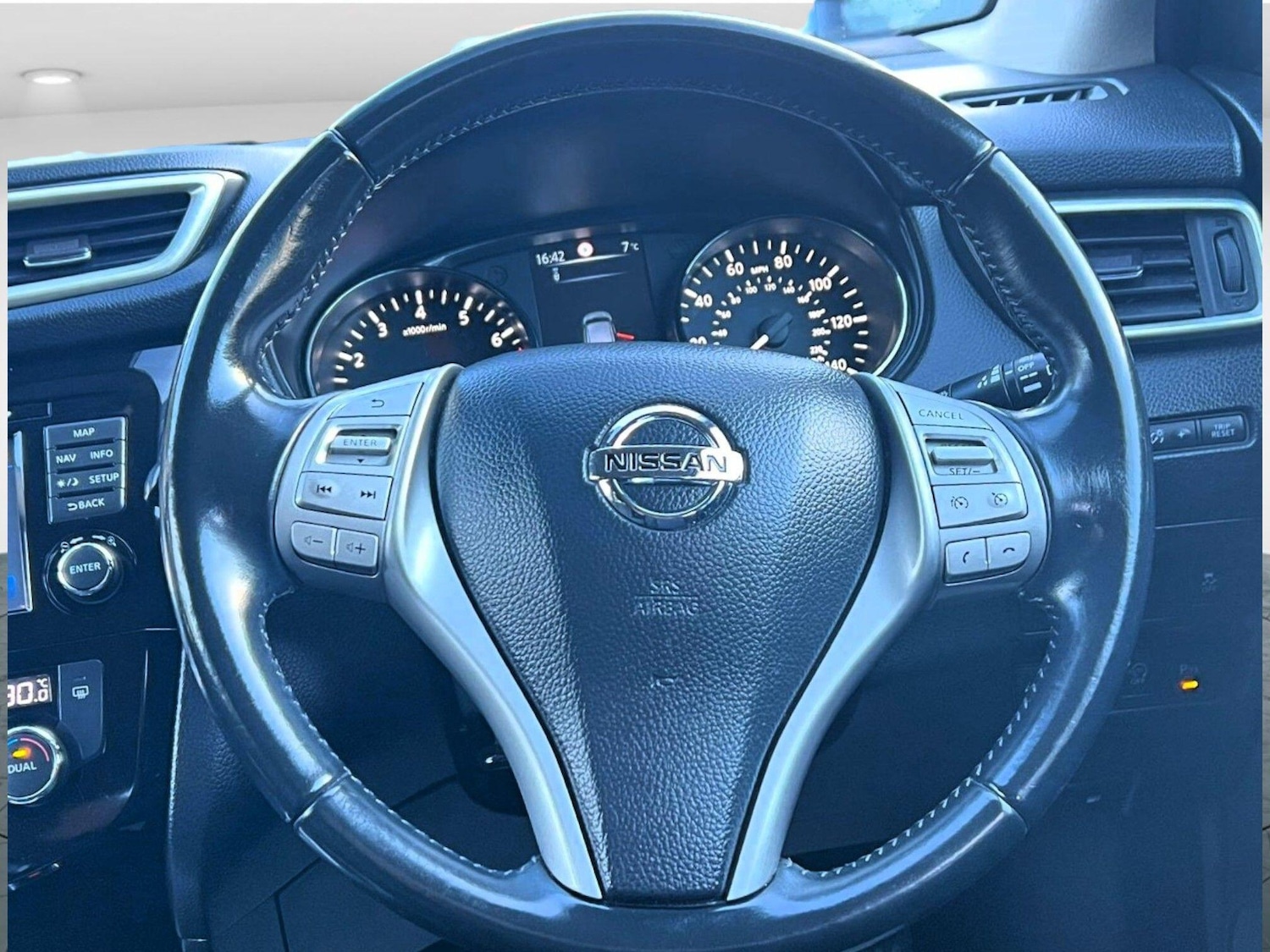 Used Nissan Qashqai 2015 for sale - 76364381: Photo 24