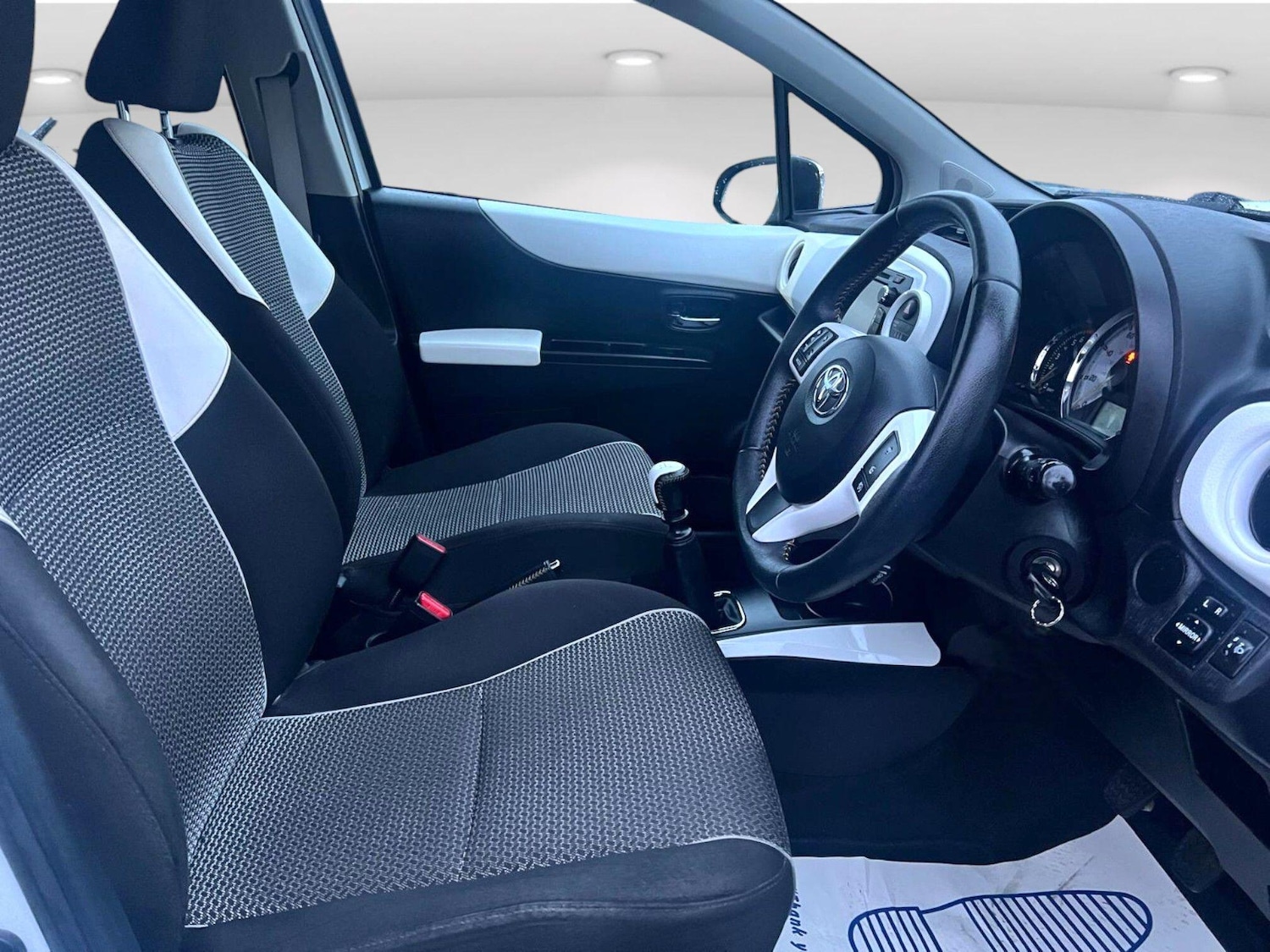 Used Toyota Yaris 2014 for sale - 76641593: Photo 15