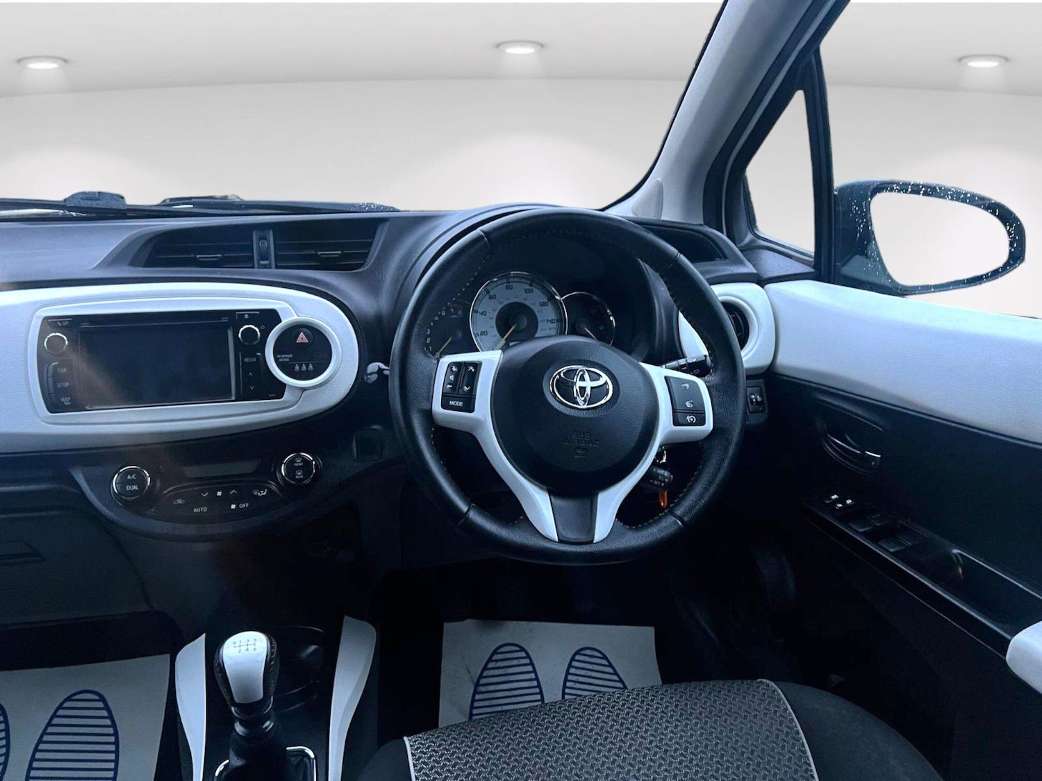 Used Toyota Yaris 2014 for sale - 76641593: Photo 23