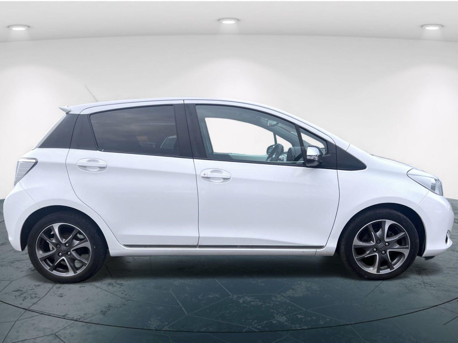 Used Toyota Yaris 2014 for sale - 76641593: Photo 3