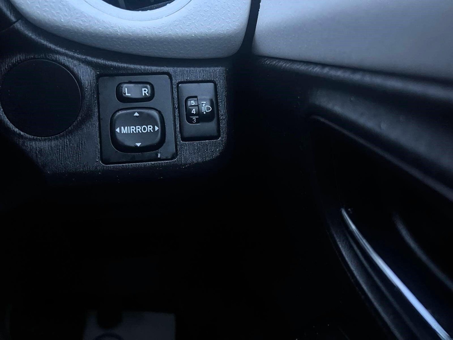 Used Toyota Yaris 2014 for sale - 76641593: Photo 32