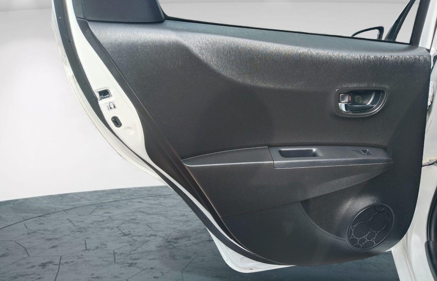 Used Toyota Yaris 2014 for sale - 76641593: Photo 40