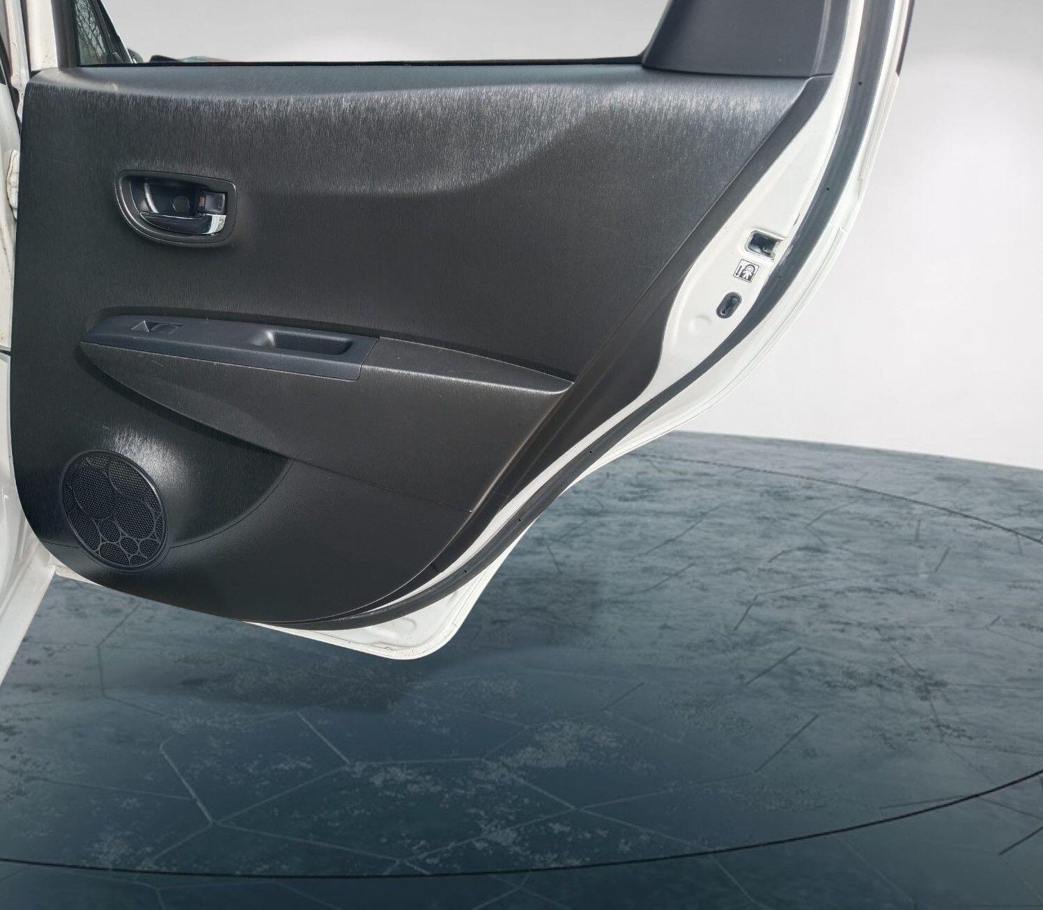 Used Toyota Yaris 2014 for sale - 76641593: Photo 41