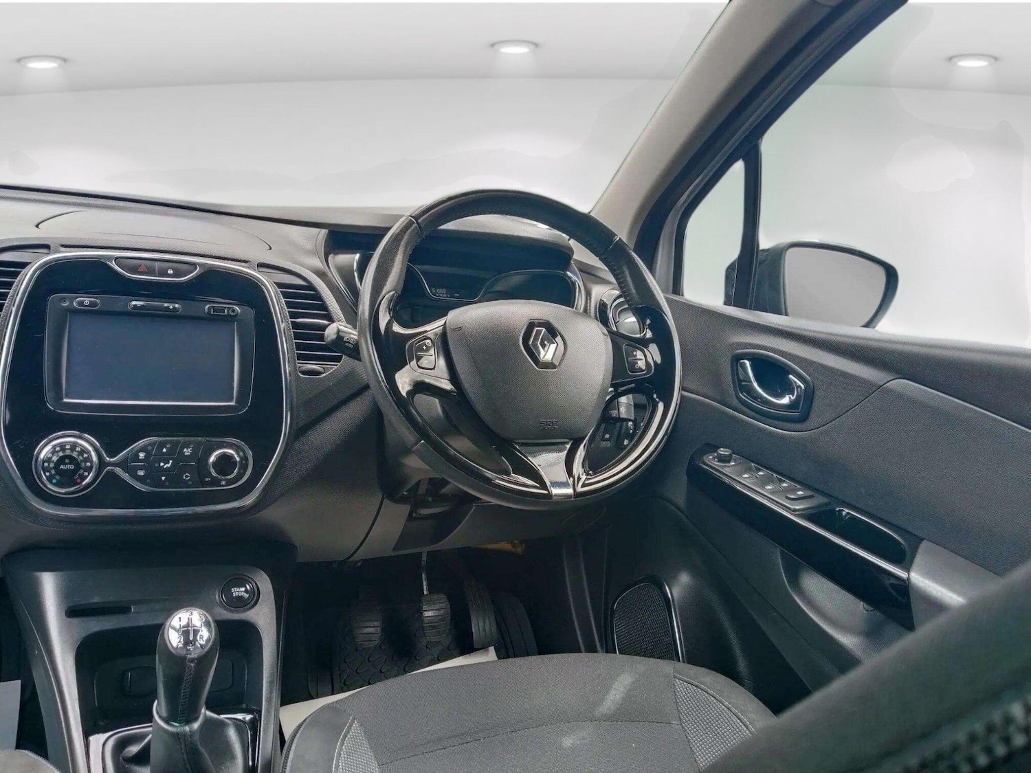 Used Renault Captur 2015 for sale - 76187008: Photo 17
