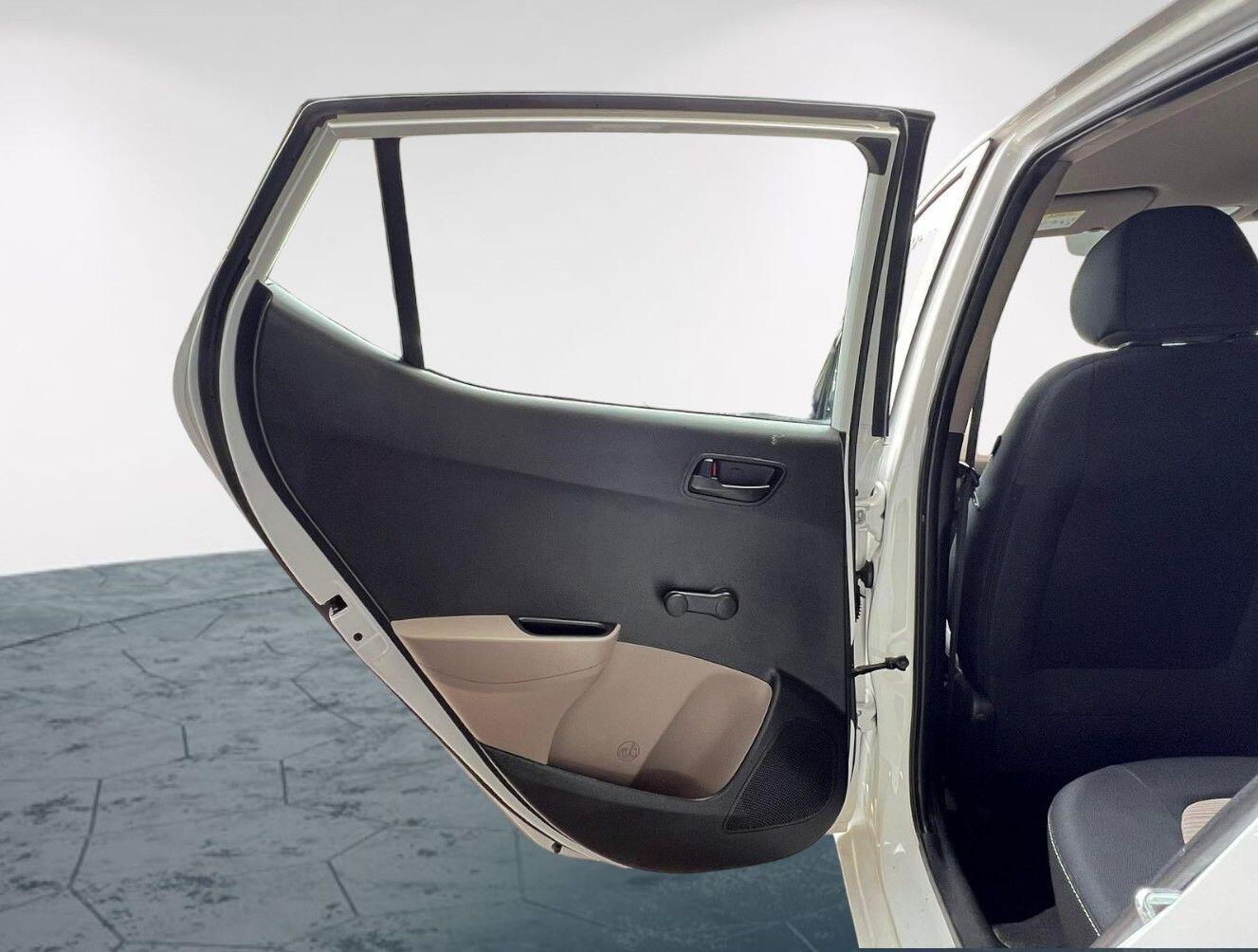 Used Hyundai i10 2016 for sale - 76520166: Photo 41