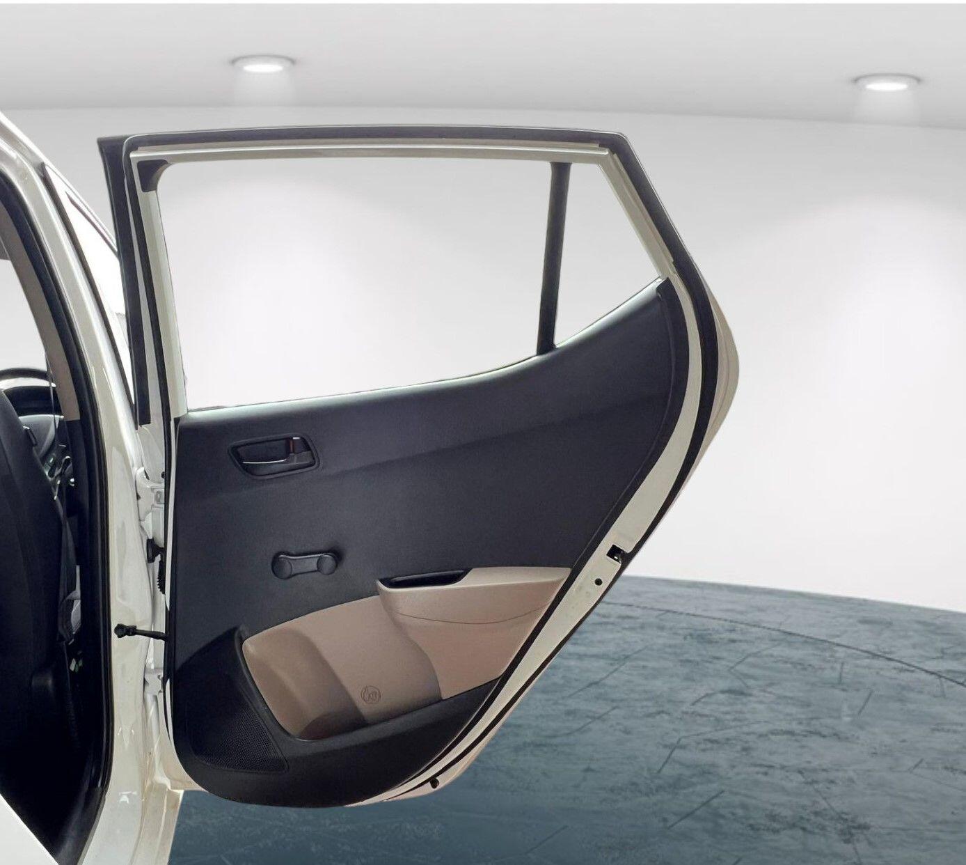 Used Hyundai i10 2016 for sale - 76520166: Photo 42