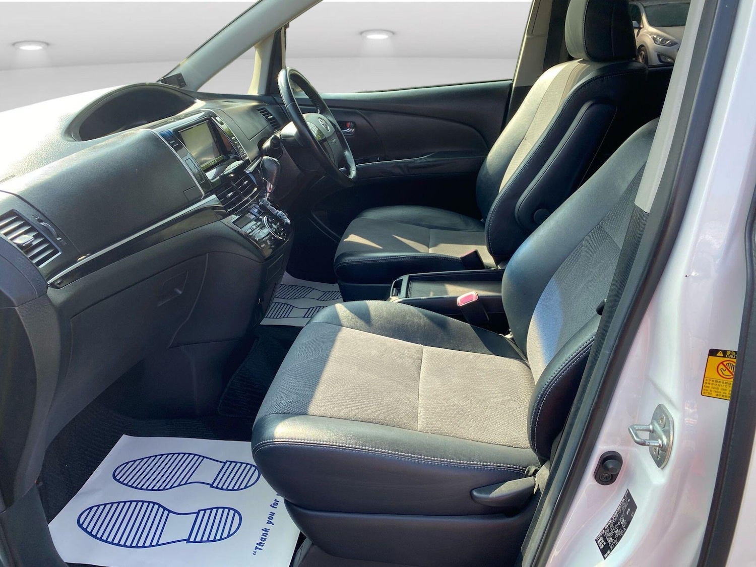 Used Toyota Estima 2023 for sale - 76186870: Photo 18