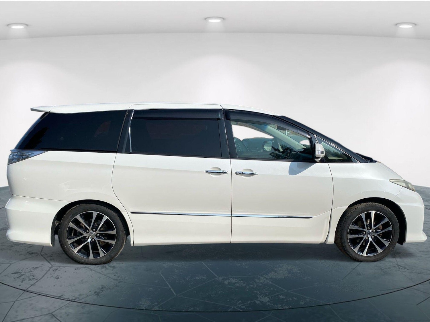 Used Toyota Estima 2023 for sale - 76186870: Photo 3