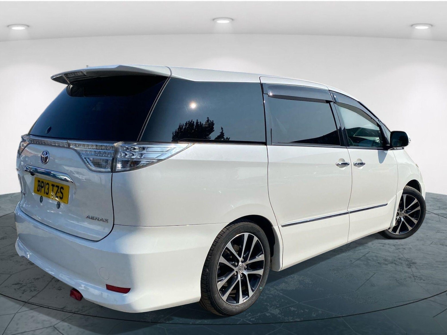 Used Toyota Estima 2023 for sale - 76186870: Photo 4