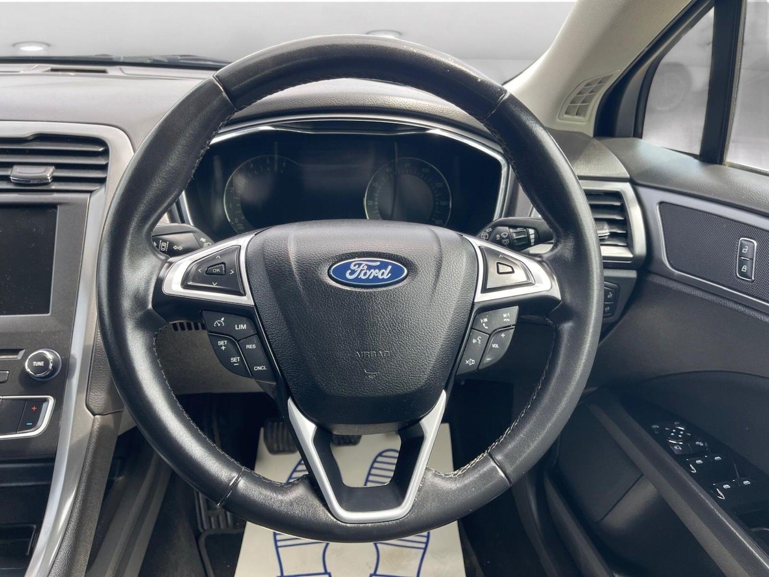 Used Ford Mondeo 2015 for sale - 76609396: Photo 25