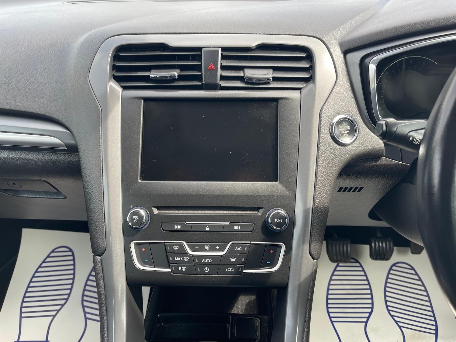 Used Ford Mondeo 2015 for sale - 76609396: Photo 32