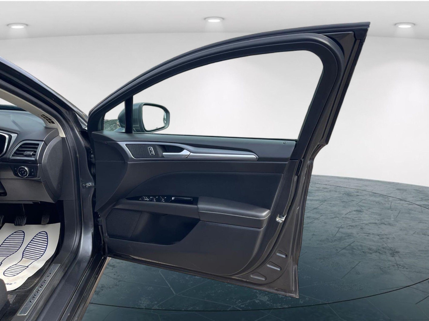 Used Ford Mondeo 2015 for sale - 76609396: Photo 42