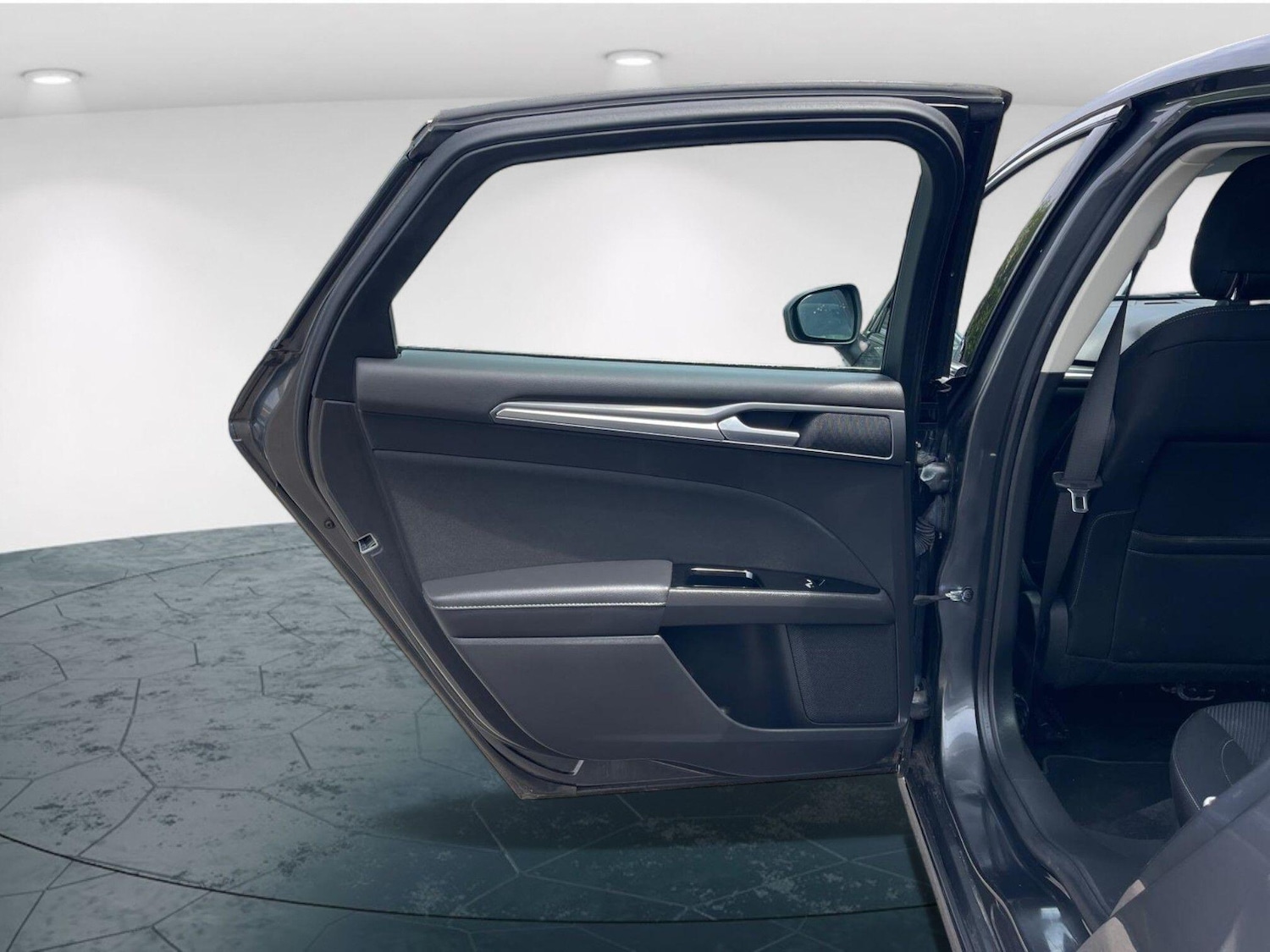 Used Ford Mondeo 2015 for sale - 76609396: Photo 43