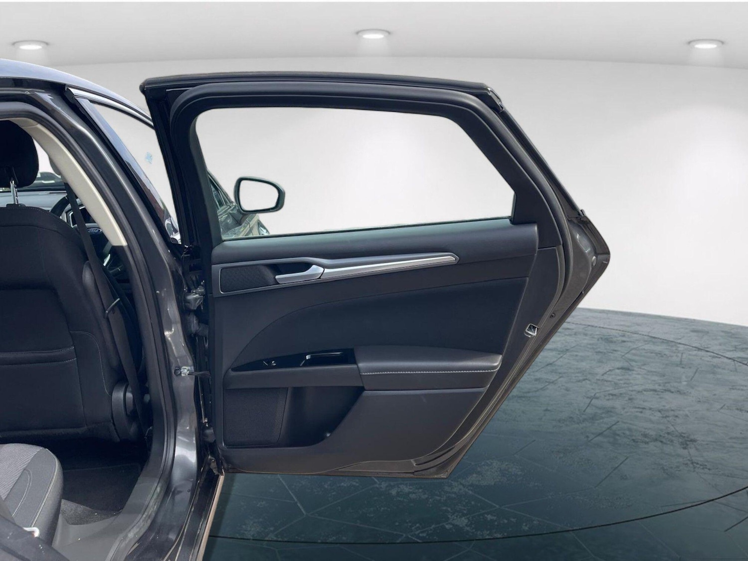 Used Ford Mondeo 2015 for sale - 76609396: Photo 44