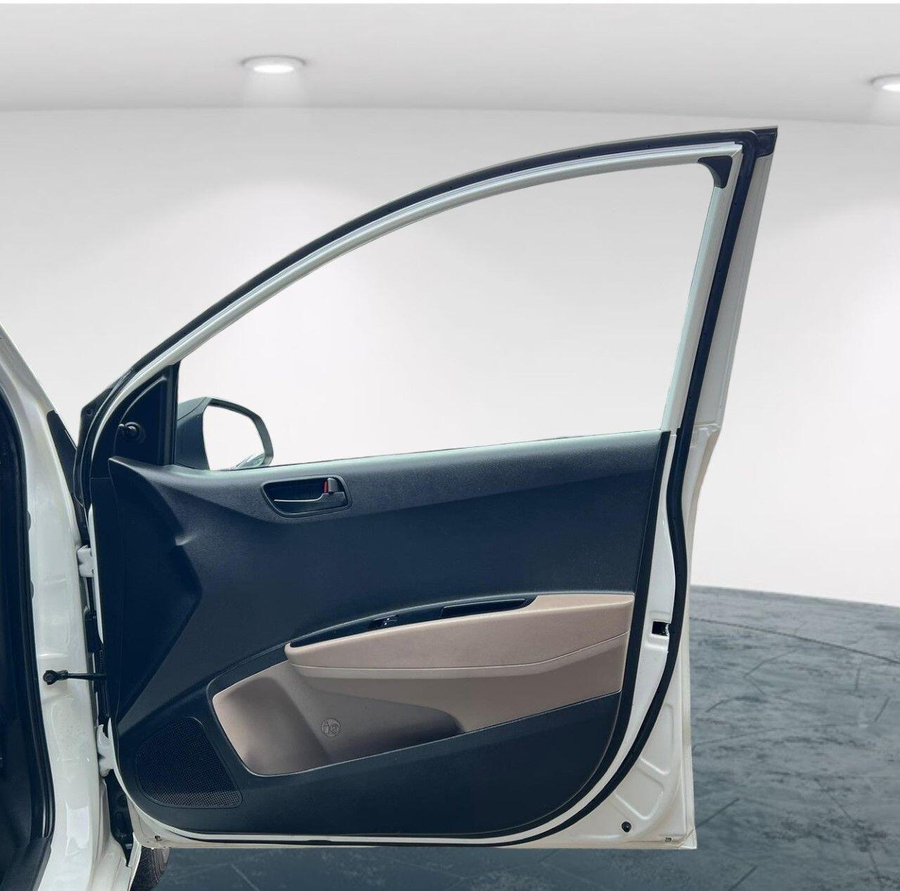 Used Hyundai i10 2016 for sale - 76353057: Photo 40