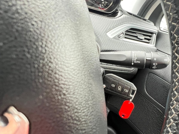 Used Peugeot 2008 2016 for sale - 76287964: Photo 28