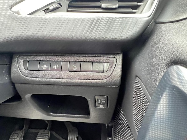 Used Peugeot 2008 2016 for sale - 76287964: Photo 30