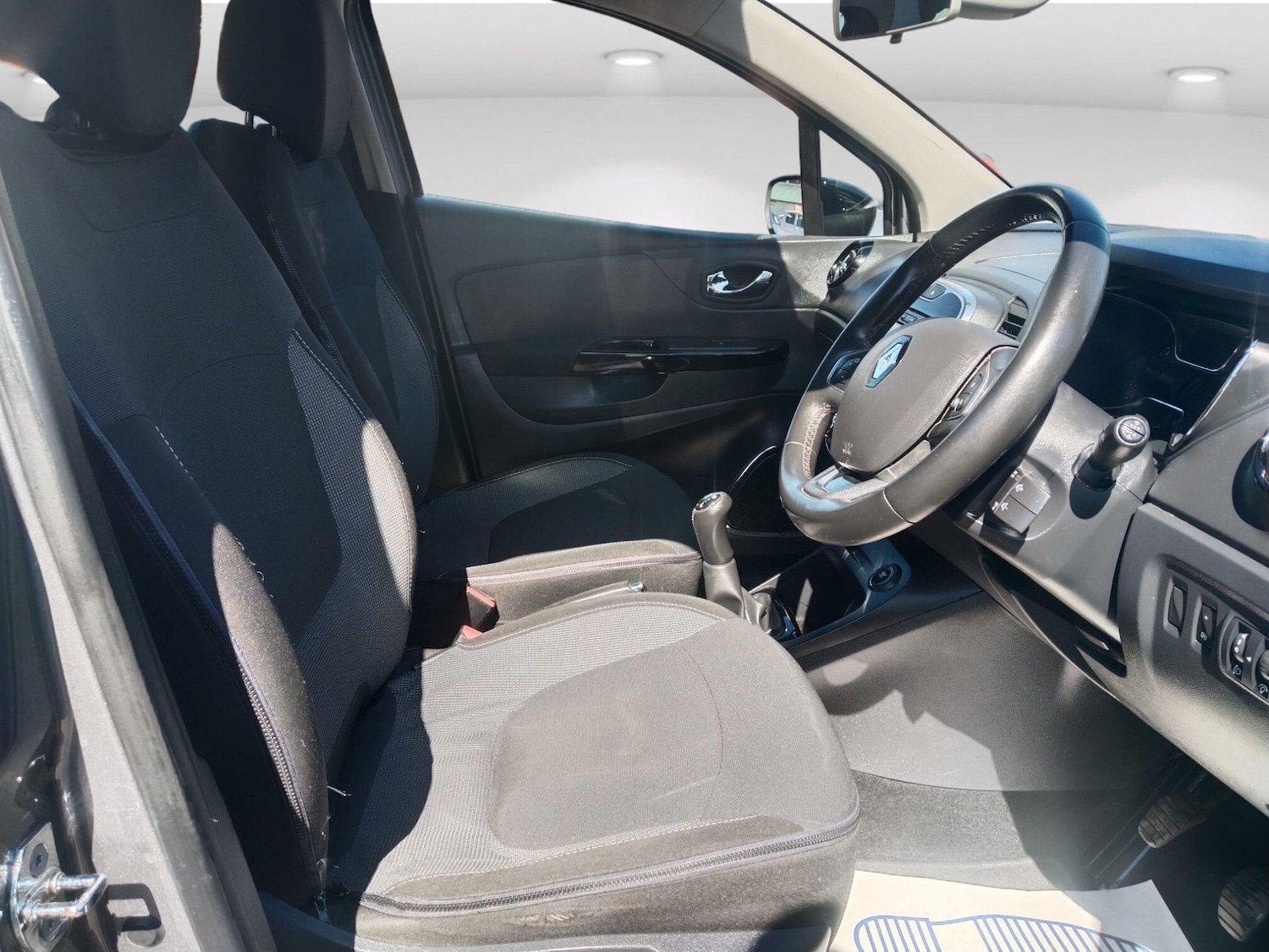 Used Renault Captur 2017 for sale - 76186990: Photo 14