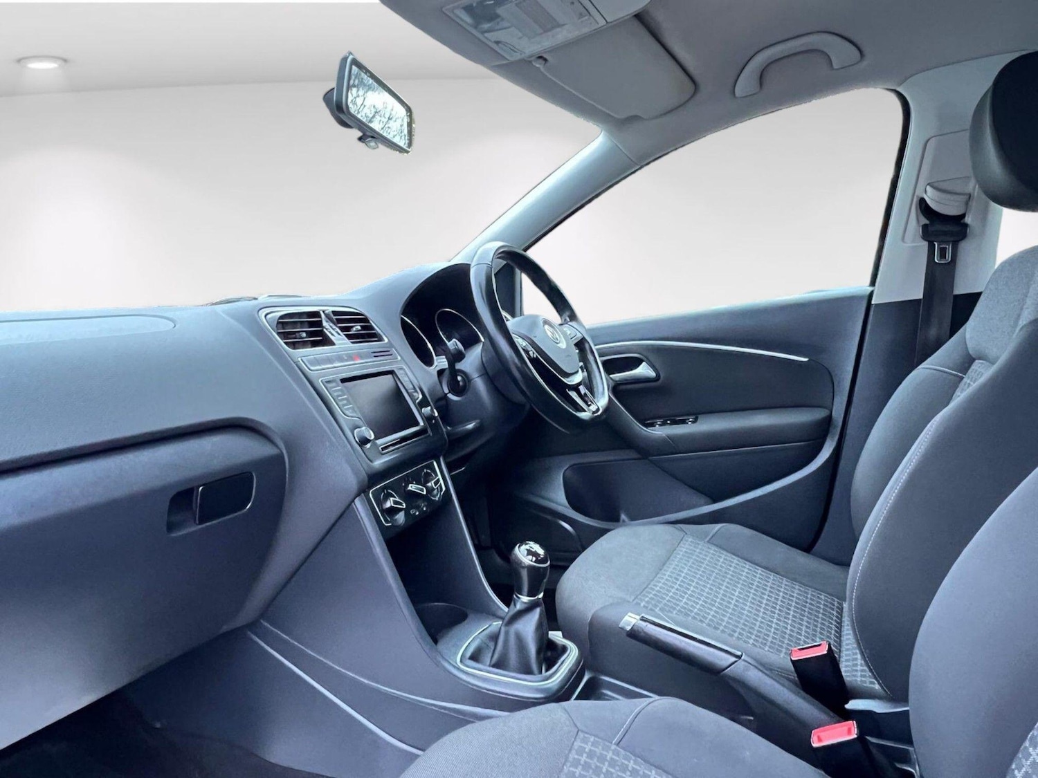 Used Volkswagen Polo 2015 for sale - 76706720: Photo 18