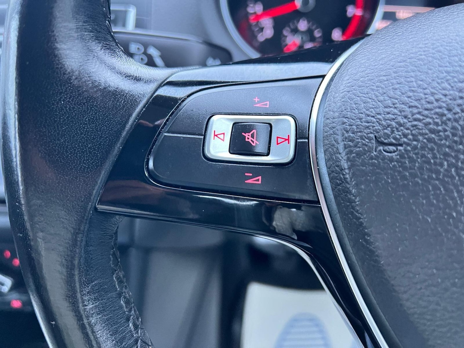 Used Volkswagen Polo 2015 for sale - 76706720: Photo 25