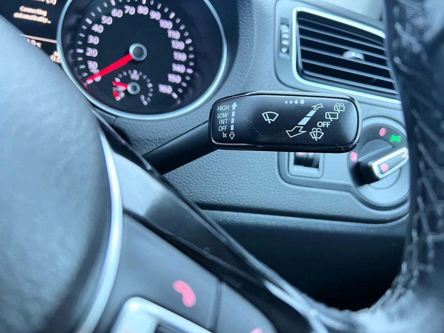 Used Volkswagen Polo 2015 for sale - 76706720: Photo 29