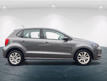 Used Volkswagen Polo 2015 for sale - 76706720: Photo