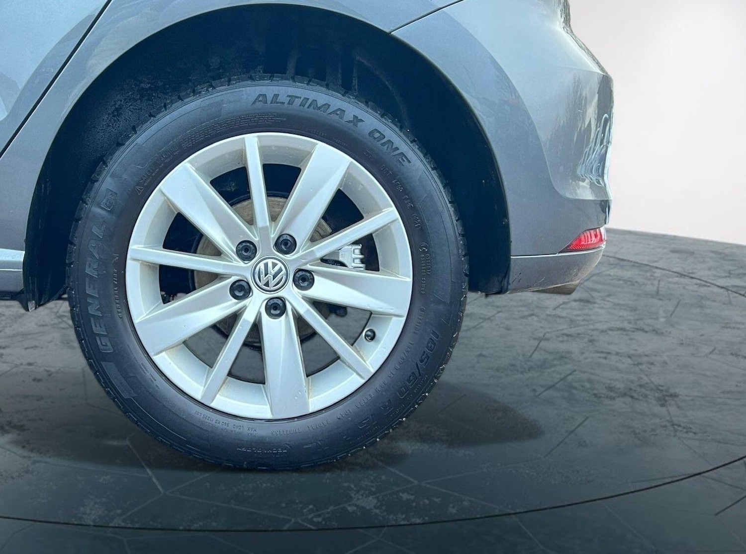 Used Volkswagen Polo 2015 for sale - 76706720: Photo 40