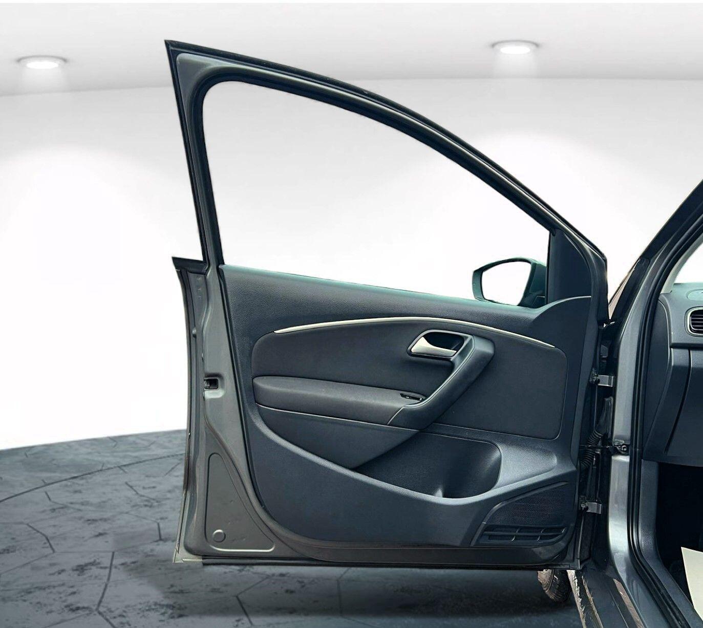 Used Volkswagen Polo 2015 for sale - 76706720: Photo 41