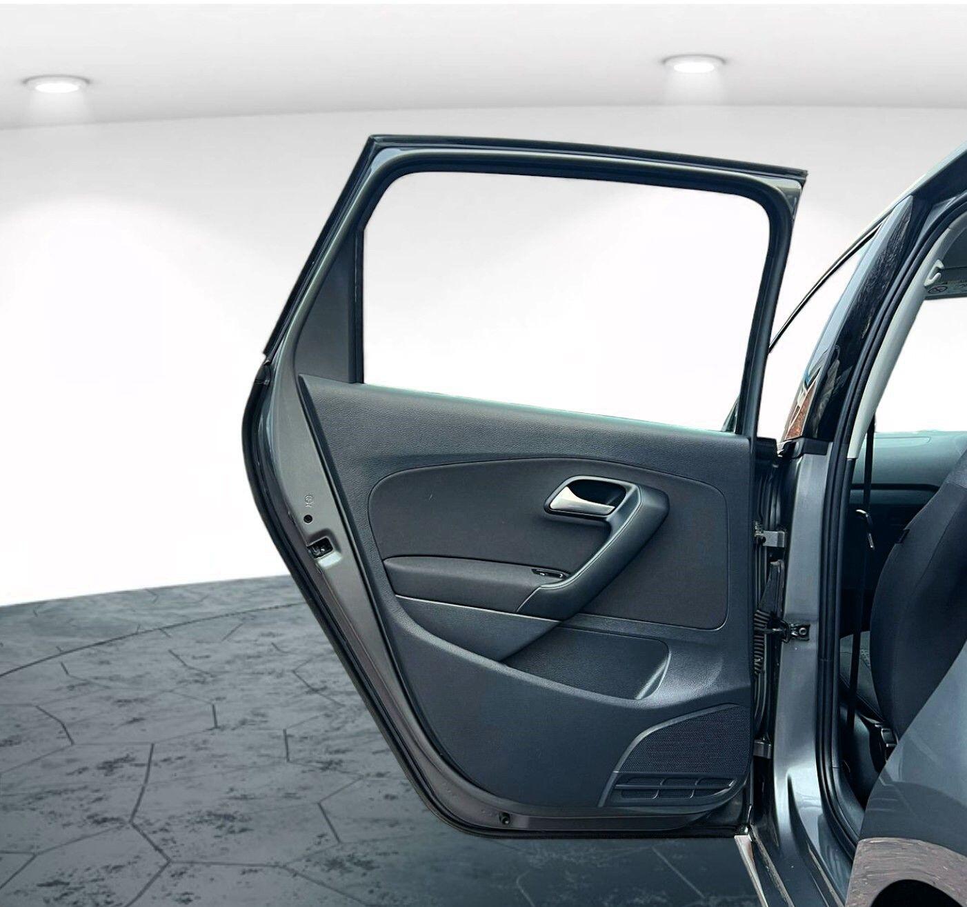 Used Volkswagen Polo 2015 for sale - 76706720: Photo 43