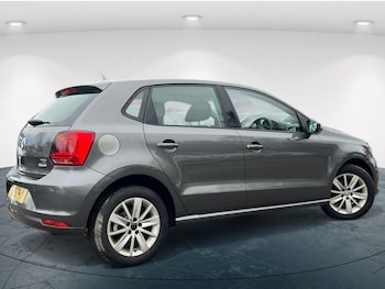 Used Volkswagen Polo 2015 for sale - 76706720: Photo