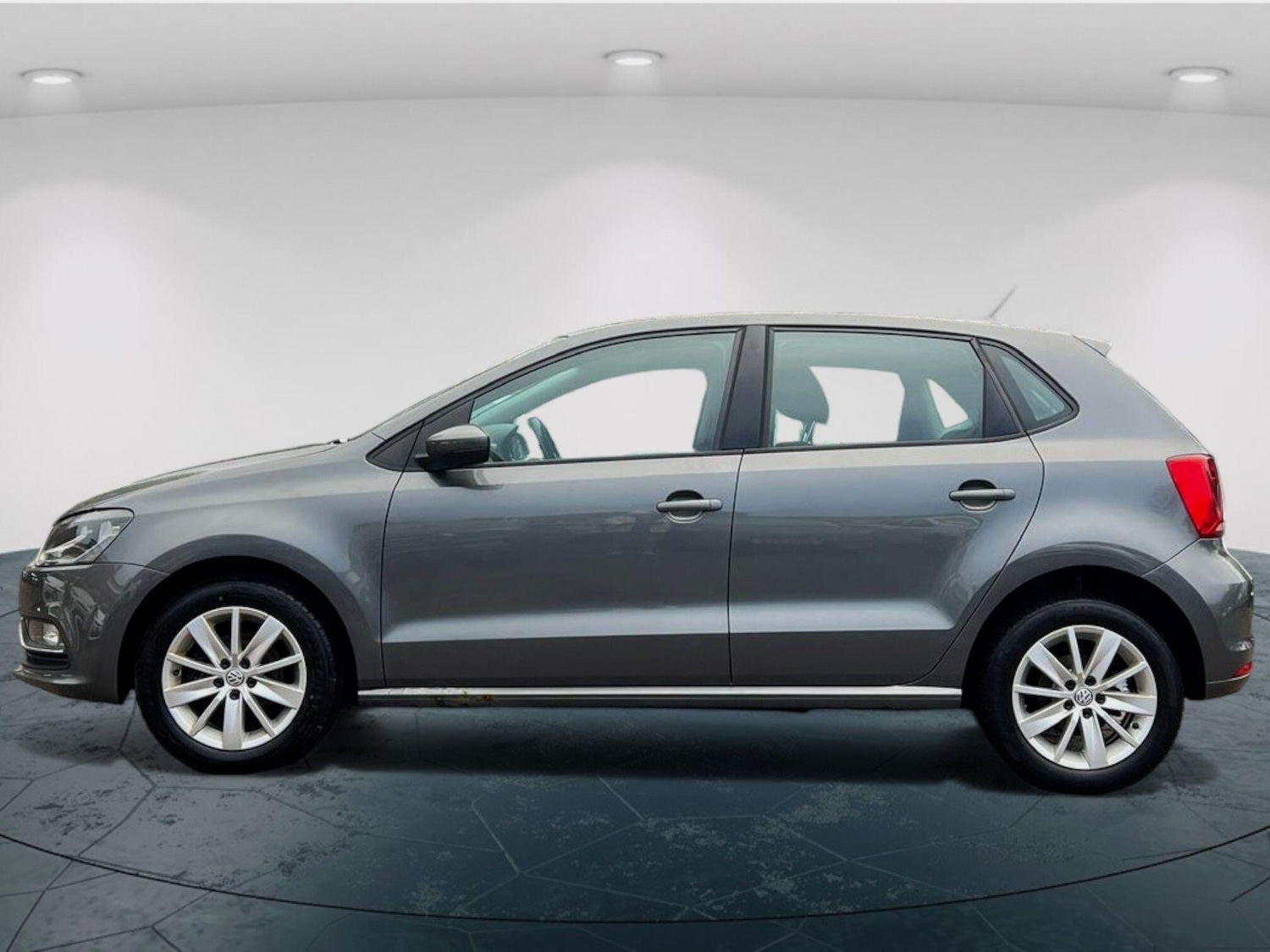 Used Volkswagen Polo 2015 for sale - 76706720: Photo 8