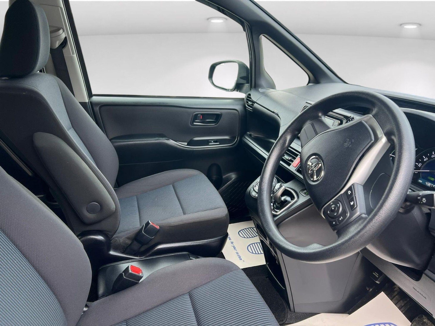 Used Toyota Voxy for sale - 76211696: Photo 13