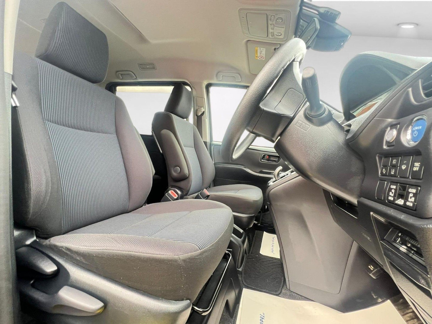 Used Toyota Voxy for sale - 76211696: Photo 14