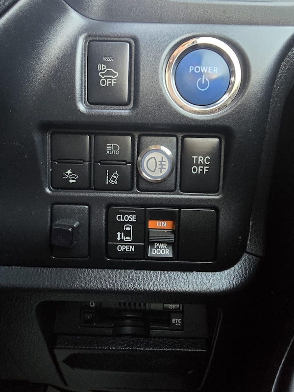 Used Toyota Voxy for sale - 76211696: Photo 21