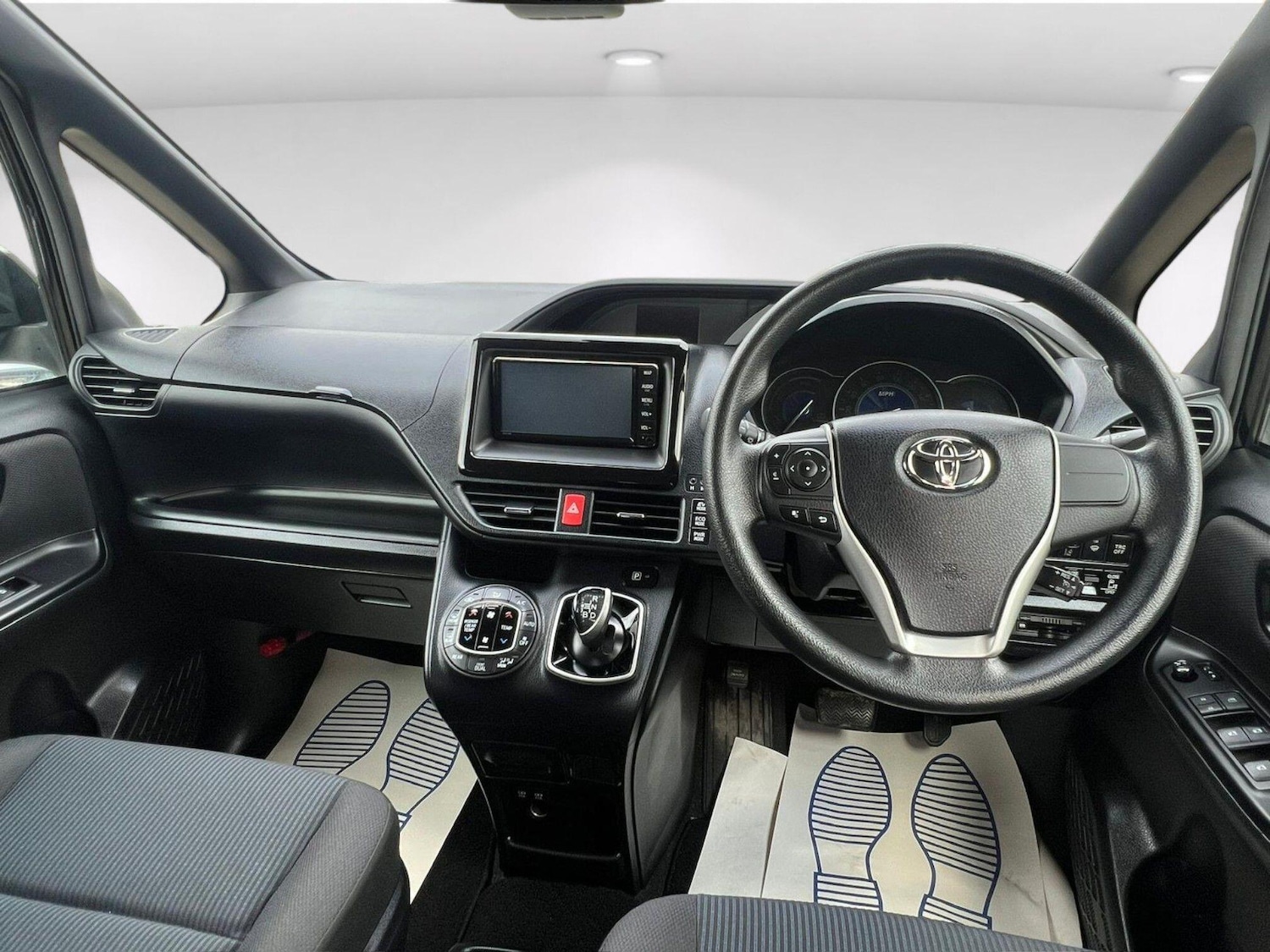 Used Toyota Voxy for sale - 76211696: Photo 23