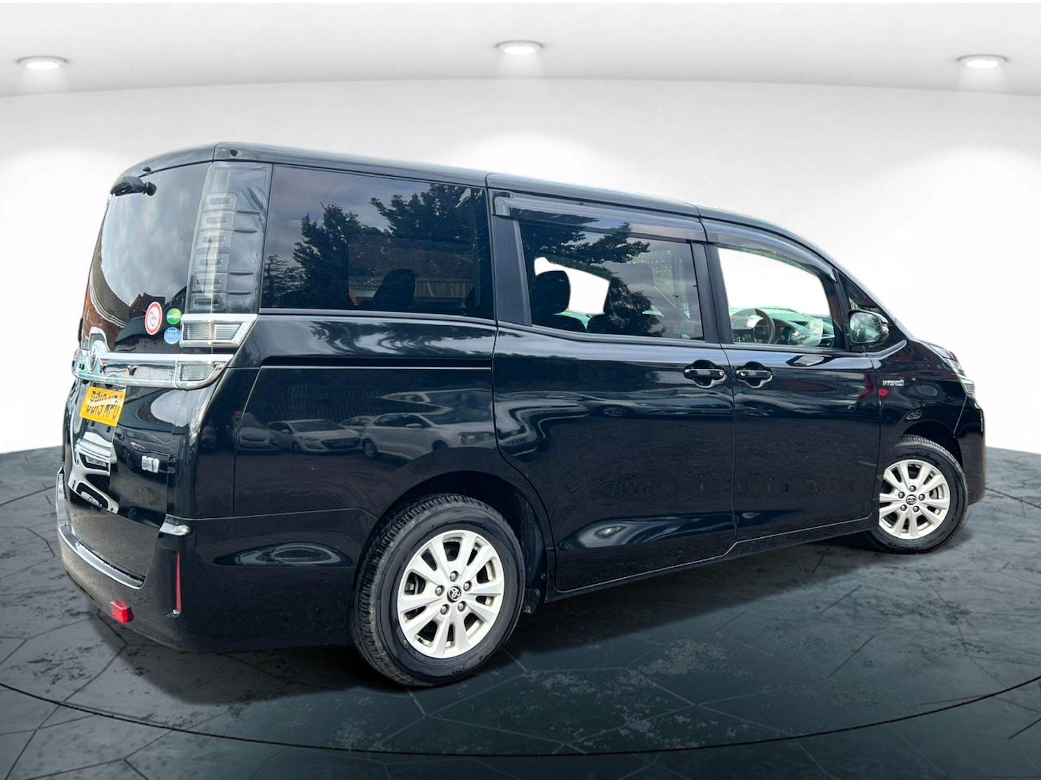 Used Toyota Voxy for sale - 76211696: Photo 4