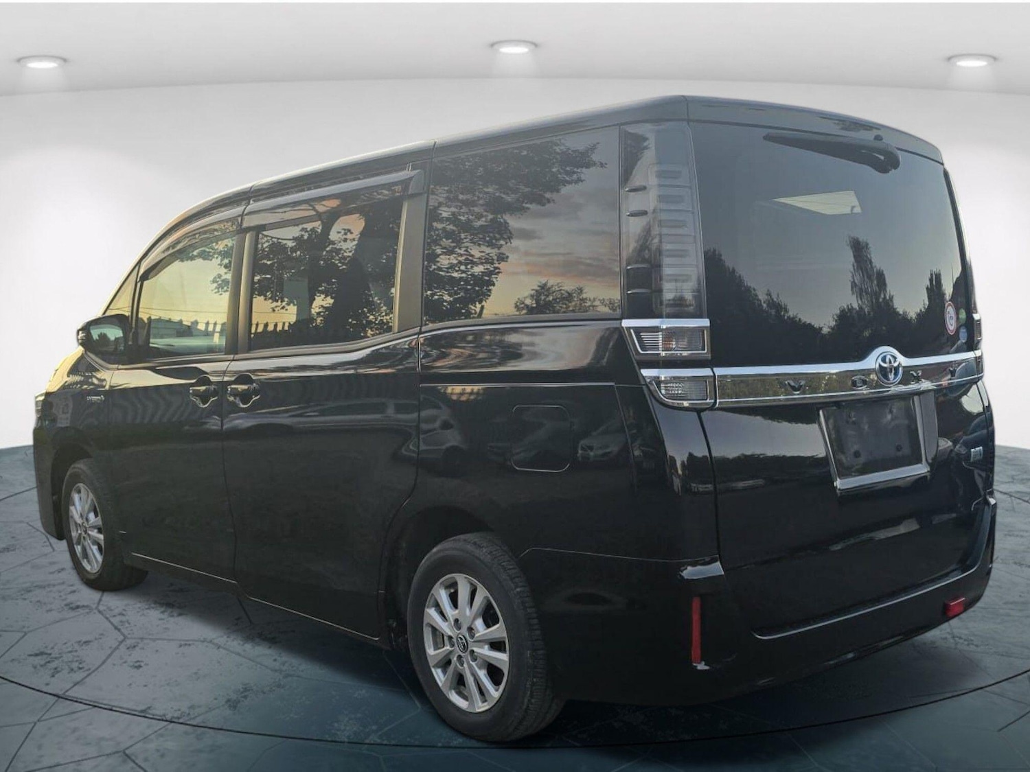 Used Toyota Voxy for sale - 76211696: Photo 5